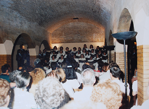 actuacion del coro en el restaurado deposito de aguas
